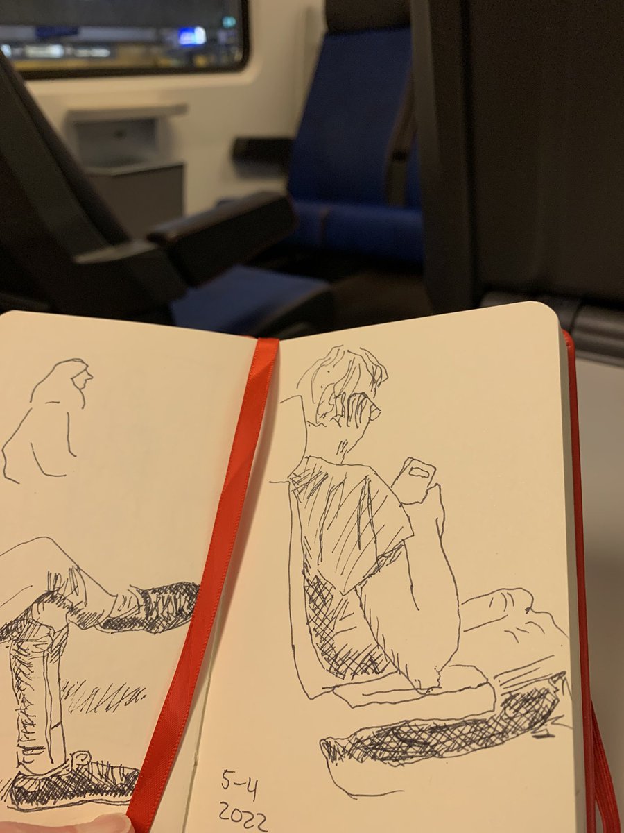 EvelineMoolena1's tweet photo. Good morning all! #earlytrain #urbansketching https://t.co/SnY5I4nj7b