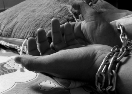 ethicsfinder's tweet photo. HUMAN TRAFFICKING/SLAVERY 

The term #slavery is used to cover a range of practices: from treating individuals as #property which may be utilised and exchanged without their #consent (chattel), to using them with their consent in payment of a loan or debt (debt bondage)... https://t.co/2kGgxCMHQX