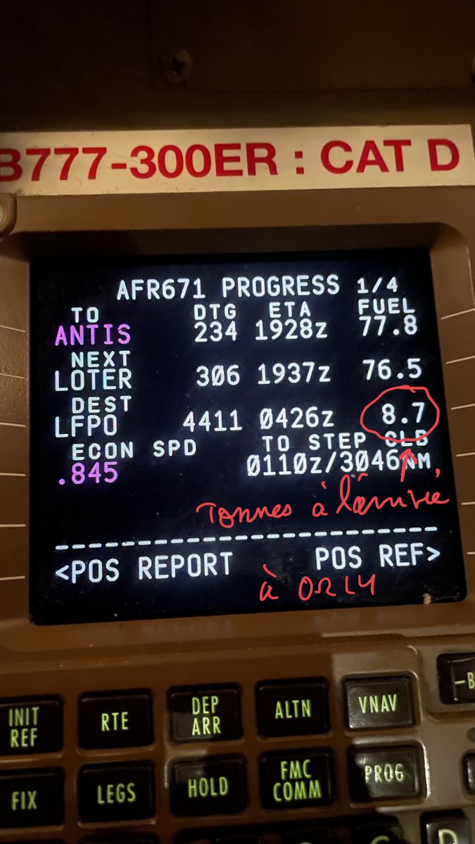 zepyaf's tweet photo. Dans la zone contrôlée par les Seychelles, au large de la Somalie, la route fait bizarrement un angle droit.

En demandant poliment au contrôleur grâce à OptiDIRECT, notre application d’optimisation de trajectoire, nous avons pu gagner 700kg de fuel, et 6mn de vol… #AF671 https://t.co/WdDb4HWKd6