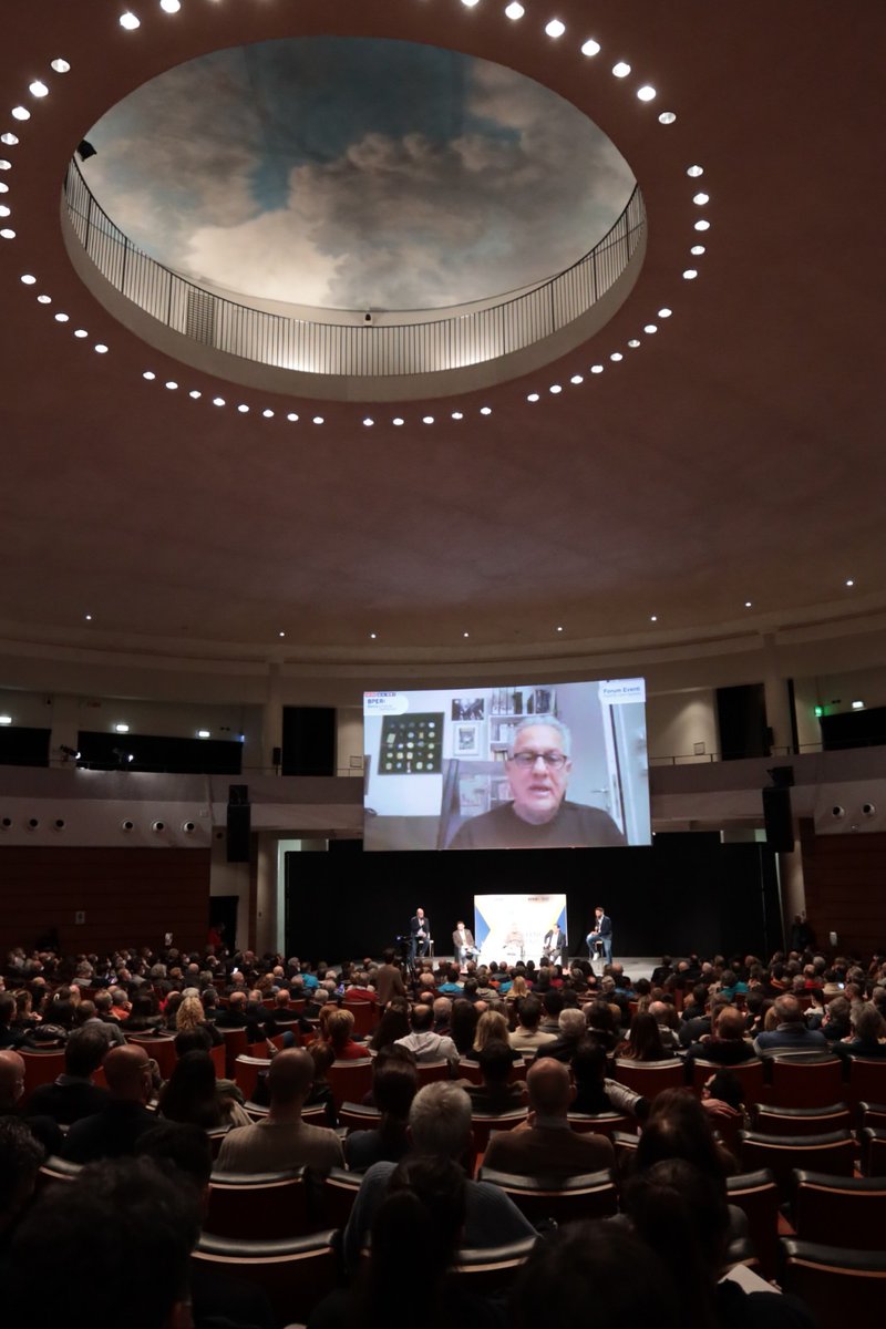 BPER_Banca's tweet photo. #Modena #BPERBancaForumMonzani, ieri sera auditorium gremito per celebrare il gotha della #pallavolo: @fefedegio #DavideMazzanti @MencarelliMarco e #JulioVelasco.
#UnPostoInSquadra 🏐#FipavModena @Federvolley #Volley https://t.co/LyG5UoJgUI