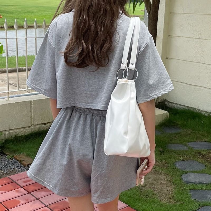 Manee bag 350฿ พร้อมส่ง ส่งฟรี

size : 31x27x8cm มีช่องซิปด้านใน1ช่อง และมีช่องเล็กด้านในอีก2ช่อง มี 2 สี ขาว ดำ 

#รับคนละครึ่ง #กระเป๋าพร้อมส่ง