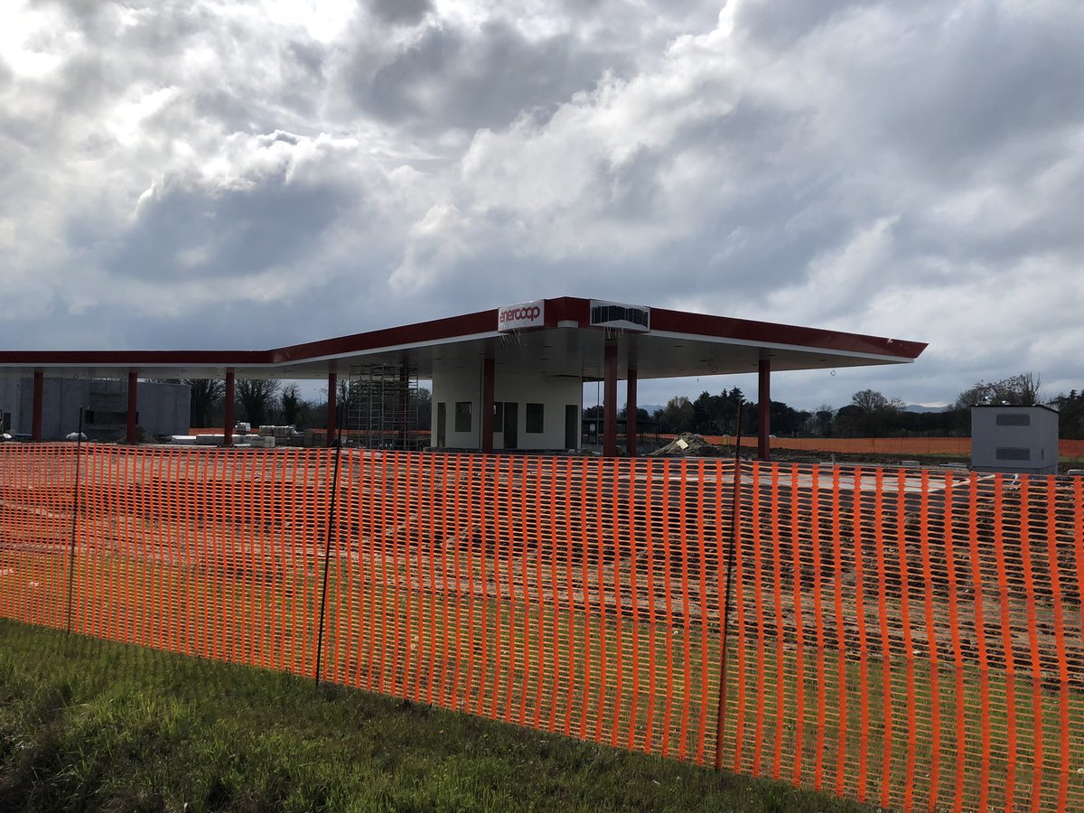 cirogardi's tweet photo. #consumodisuolo Uno dei pochi lembi di pianura del Comune di Bologna non ancora cementificati, sacrificato per gli ennesimi distributori di carburanti. Uno a marchio Enercoop. @Coopitalia @coopalleanza @comunebologna https://t.co/SYtoX07pQb