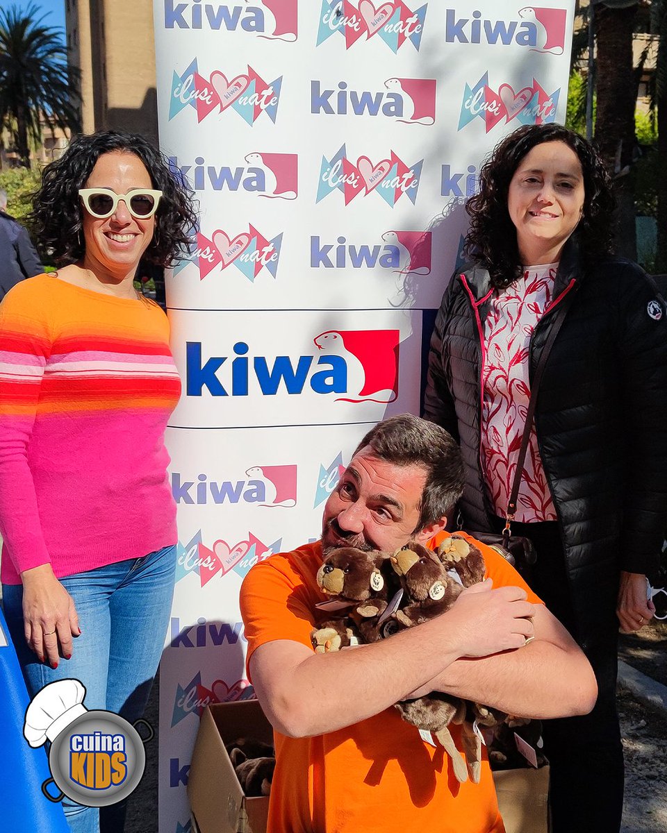 cuinakids's tweet photo. El otro día os hablábamos de la jornada festiva de concienciación sobre #TEA que organizaba @RedCenit ¡Vino un montón de gente! Estuvimos con nuestros compis de @Kiwa_global preparando divertidos trampantojos con niños/as geniales. #CuinaKids #RedCenit #Kiwa https://t.co/pliLt1IG06