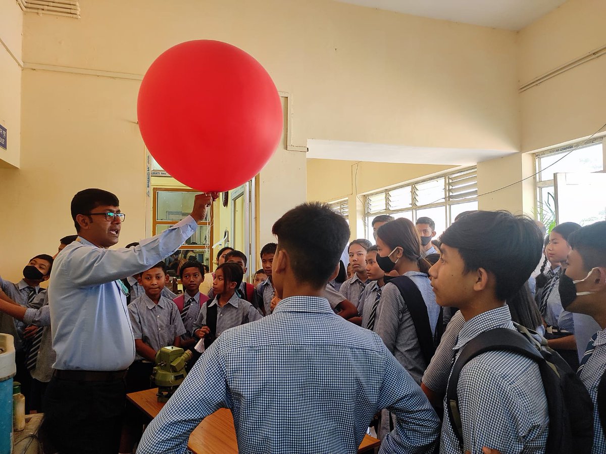 ideepak007's tweet photo. Sone art work made by students who came to visit Mausam Kendra Agartala #agartala #WMO #WMODAY #EARTH #worlmeteorologicalday #IMD @IMDWeather https://t.co/VdXI64Z3vr