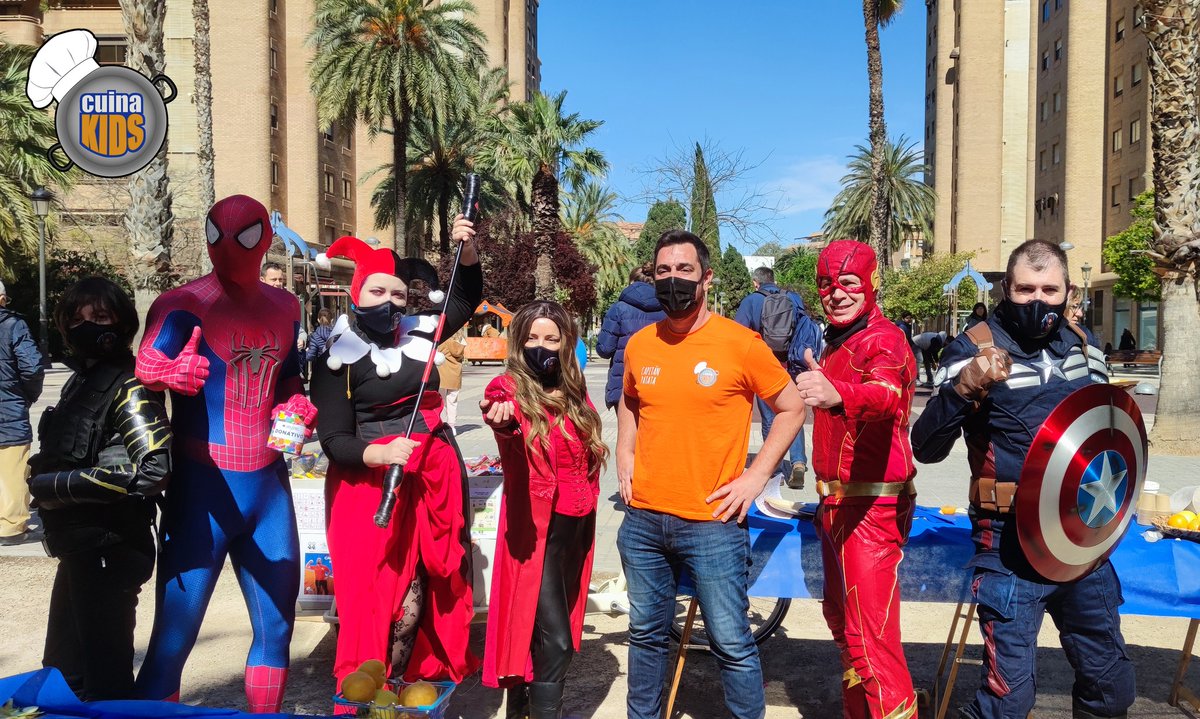 cuinakids's tweet photo. El otro día os hablábamos de la jornada festiva de concienciación sobre #TEA que organizaba @RedCenit ¡Vino un montón de gente! Estuvimos con nuestros compis de @Kiwa_global preparando divertidos trampantojos con niños/as geniales. #CuinaKids #RedCenit #Kiwa https://t.co/pliLt1IG06