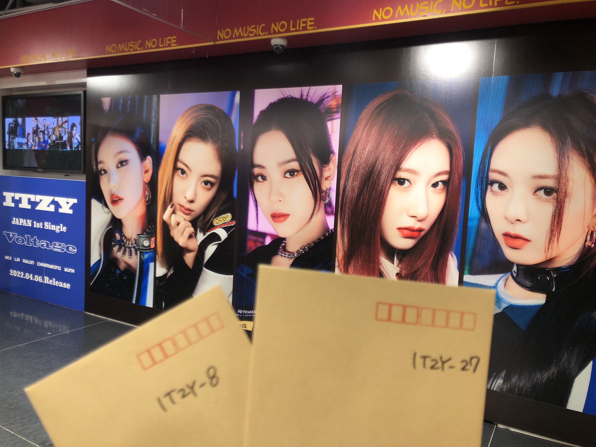 24時間限定タイムセール ユナ itzy 直筆サイン入りチェキ anniversary 1st midzy アイドル