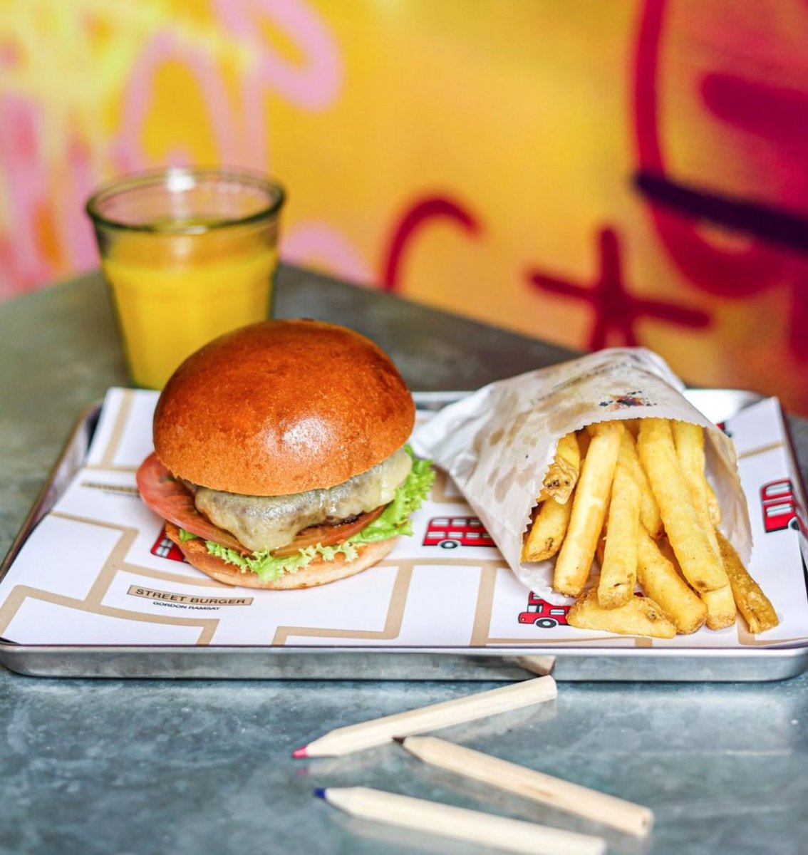 This Easter Holidays treat the whole family to our amazing frites and of course an amazing Gordon Ramsay Street Burger.. not to be missed.. #frites #fries #foodservice #restaurants #gordonramsayburger @gordonramsaystreetburger #chefs #chef #chips #burgers #london #uk #streetfood https://t.co/laIMN7VetJ