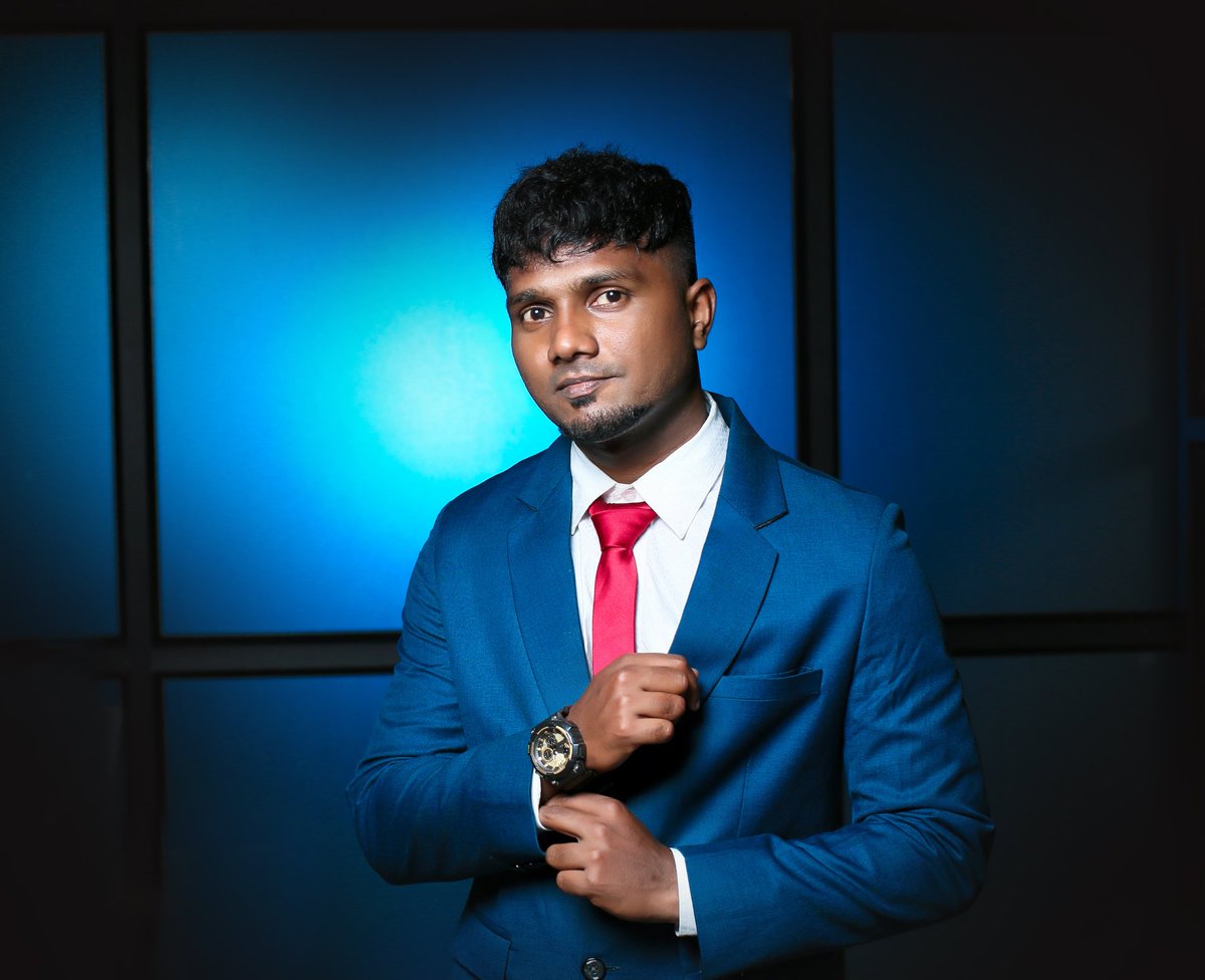 Yoshva8's tweet photo. 📸
Studio : B studio 
Shot by : Thaniga
Edited by : friends Mart
.
#photoshoot #cannon #mark4 #octa #godox #grid #aperture #Flash #reflector #ndfilter #trigger #poseformen #model #new #getup #suit #newlook #photography #love #blazer #casio #watch #tie #love #pose #yoshva https://t.co/68QKHh4ShR