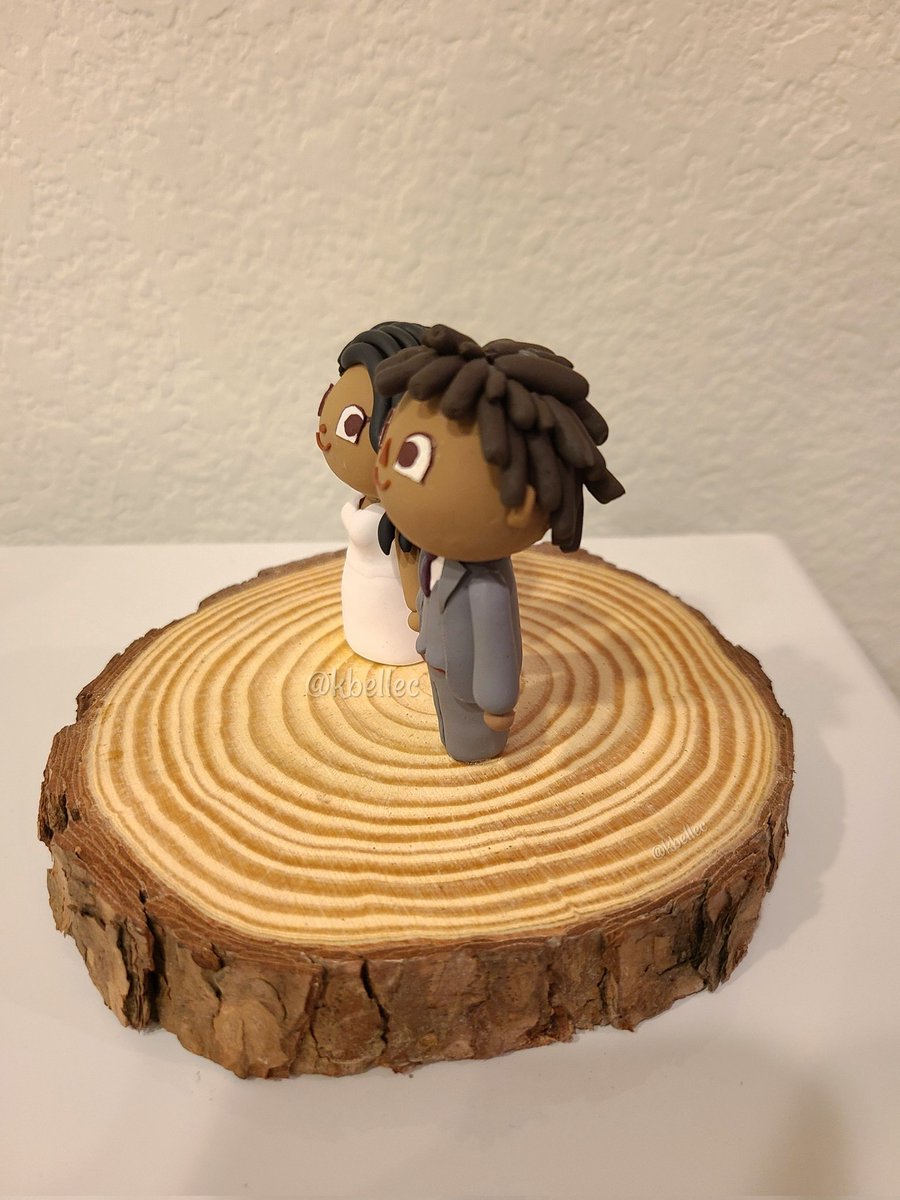 KBelleC's tweet photo. This request was quite an honor! Sis' friend was getting married, &amp; groom reached out for #custom #AnimalCrossing #cakeToppers 😊. Height: ≈3-4" (≈8 cm)
#polymerClay #Premo #videoGames #kawaii #chibi #wedding #brideAndGroom #Etsy #smallBusiness #KBelleC #ClumsyArtistCreations https://t.co/cl1I0IOqgu