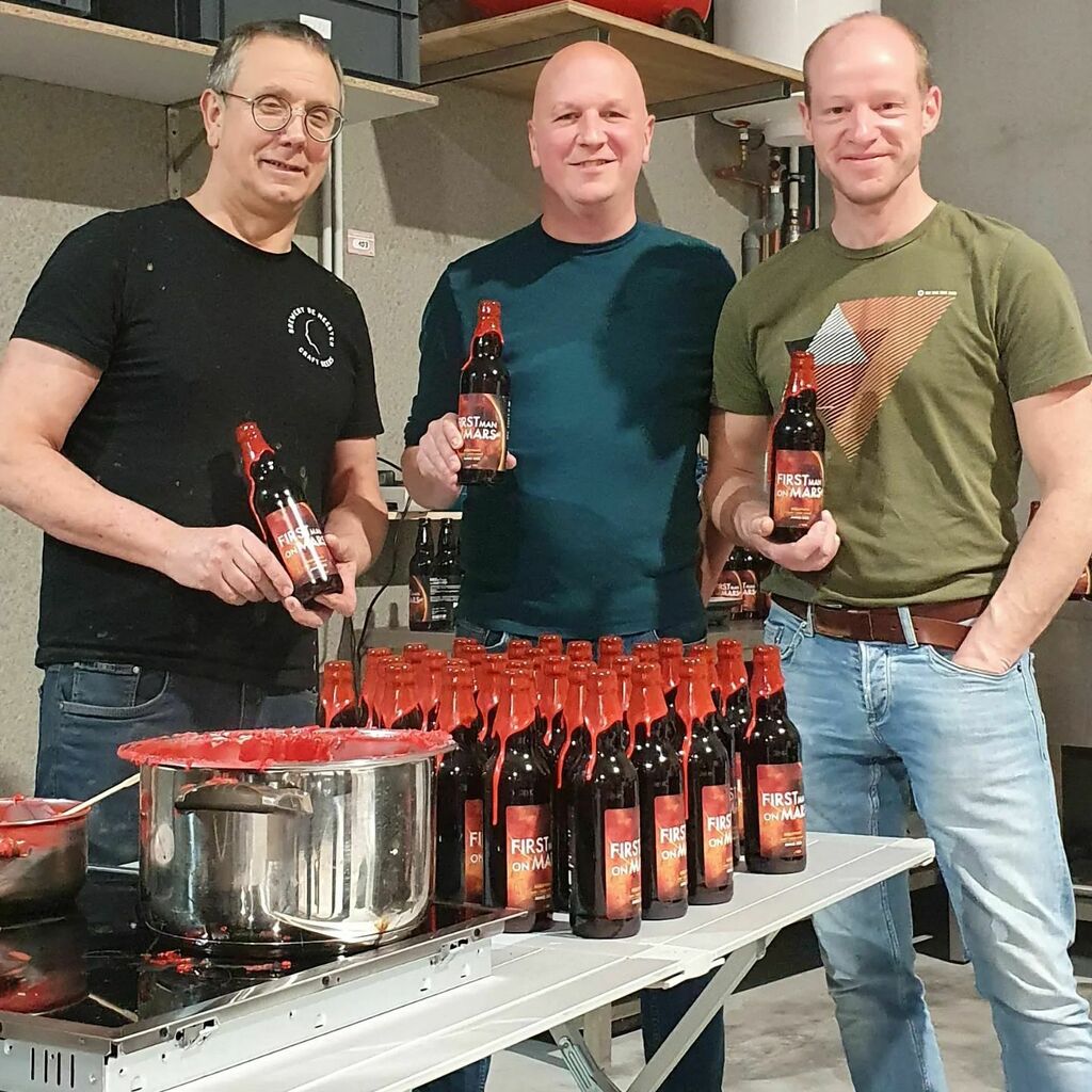 HopSaSam's tweet photo. Eerste set uitverkocht! ๐๐ป
We waxen de laatste set First man on Mars ๐ช๐
Een barley wine van 13,4% alc. met rum en rozijnen!
๐คฉ
#HopSaSam #nieuwproject #firstmanonmars #brouwerijdemeester #barleypete #rum #rozijnen #superhighgravity #beer #beers #belgium #craftbeer #beerstagraโฆ https://t.co/rAeYy9A3fr