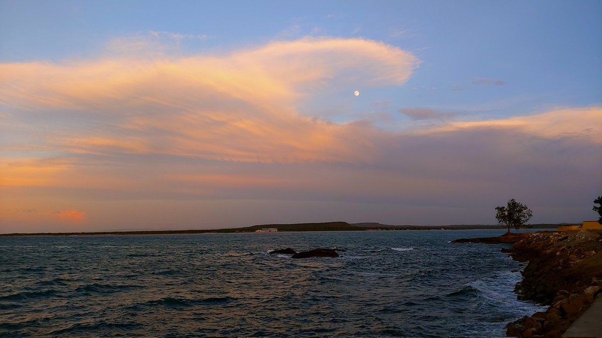Mumi8404's tweet photo. #thatsunset
#Gibara https://t.co/GTx6VoSjqh