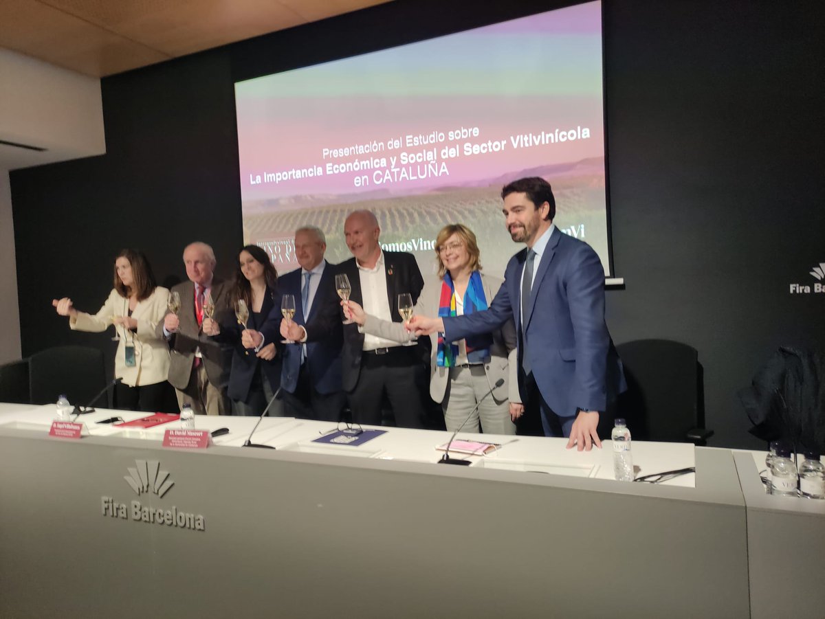 InterVinoEs's tweet photo. Desde #OIVE agradecemos a @afi_es su confianza en la realización en conjunto del informe, y a @bcnwineweek por darnos la oportunidad de mostrar los datos más relevantes del sector #vitivinícola en #Cataluña, en su excelente espacio.
#BarcelonaWineWeek #SomosVino #somvi https://t.co/dSOmBW0x5k