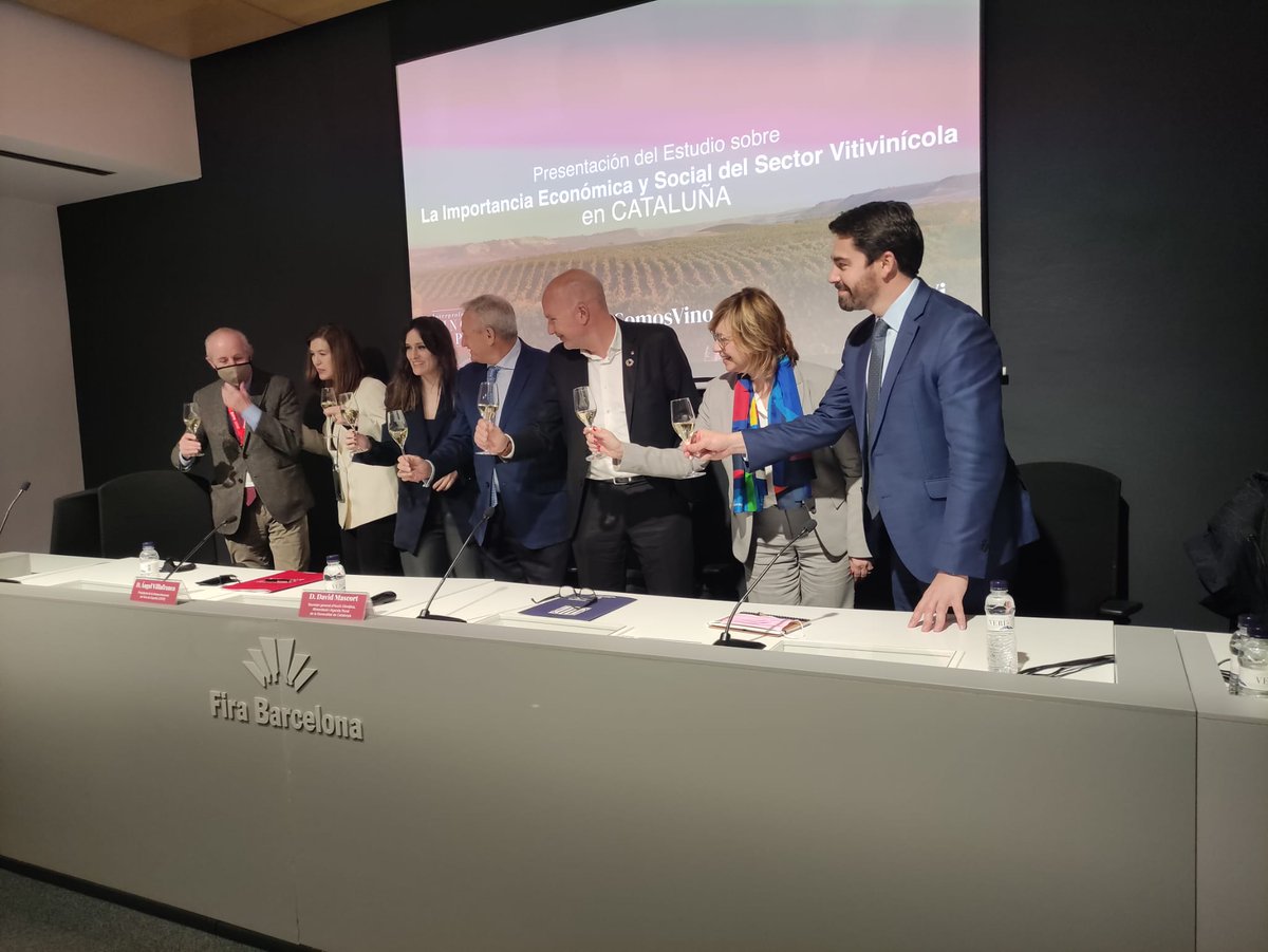 InterVinoEs's tweet photo. Desde #OIVE agradecemos a @afi_es su confianza en la realización en conjunto del informe, y a @bcnwineweek por darnos la oportunidad de mostrar los datos más relevantes del sector #vitivinícola en #Cataluña, en su excelente espacio.
#BarcelonaWineWeek #SomosVino #somvi https://t.co/dSOmBW0x5k