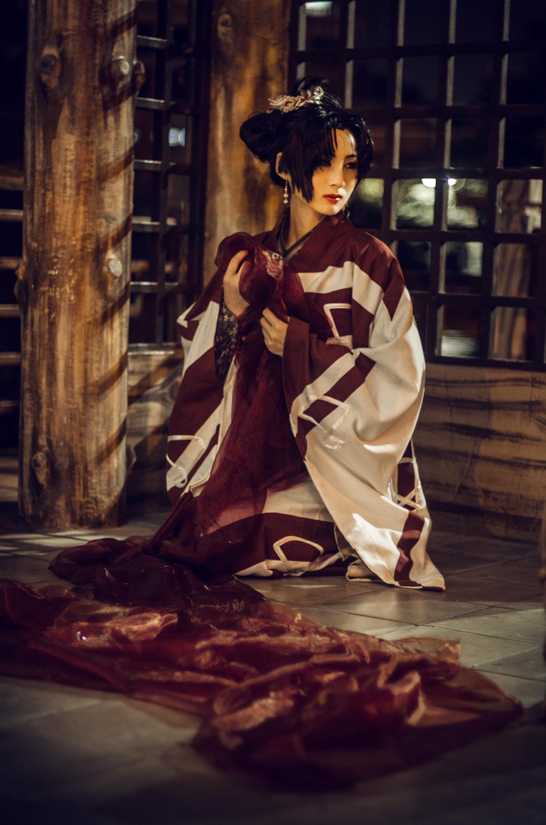 「禁錮。」

會上殺樂CP TAG是因為我本來就以拍這個CP為主😂，只是CP照晚點再補發上來🥺

神樂 cn Qin
📷：喜德

#inuyasha #犬夜叉 #sesshomaru #殺生丸 #kagura #神樂 #殺神 #殺樂 
#sesskagu #cosplayer #coser