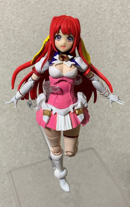 プラモでエスカレイヤー。髪が長いのでスタンドの調整が大変でした。 