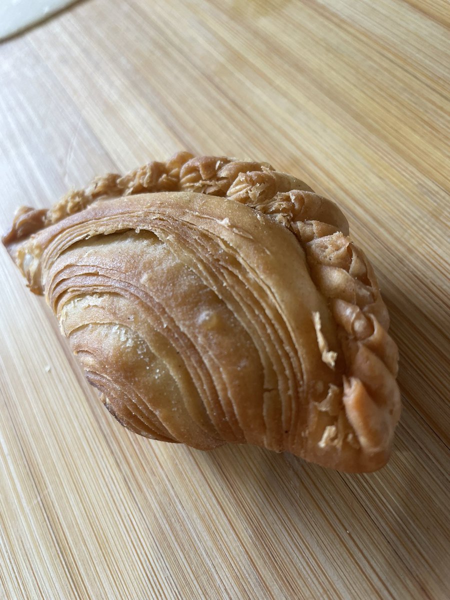 WalkingWok's tweet photo. Do you love flaky buttery pasty? Do you love curry?
Karipap aka Curry Puff will be available at @wykenvineyardsfarmersmarket this Saturday. Both meat and vegan version available. #karipappusing #currypuff #farmersmarket #vegan #suffolk #smallbusinessuk #weloveburystedmunds https://t.co/5zvIYuZJQQ
