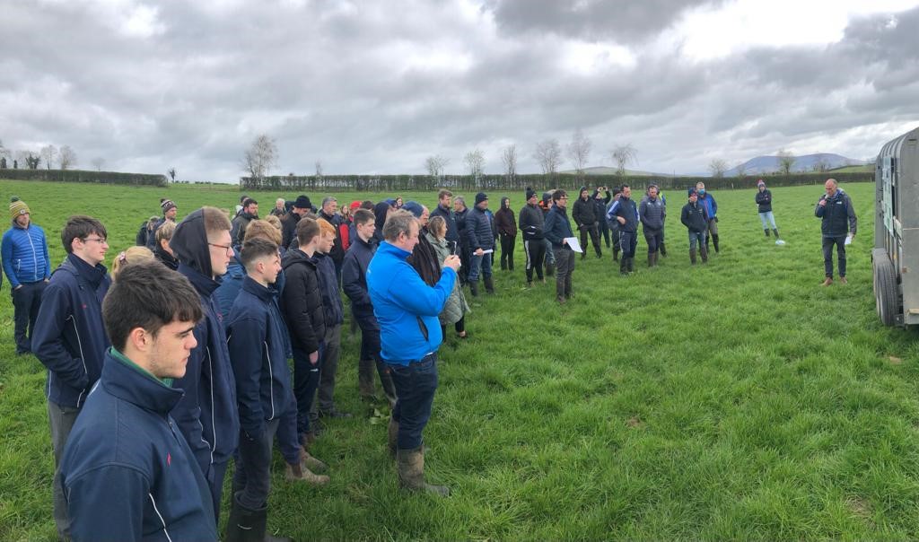 TirlanFarmLife's tweet photo. Andrew Cromie from @HerdPlus discusses choosing a team of bulls and the 6 point Breeding Plan for the upcoming breeding season. #SustainableFarming #BreedingPrep https://t.co/Lr2pz8wT9o
