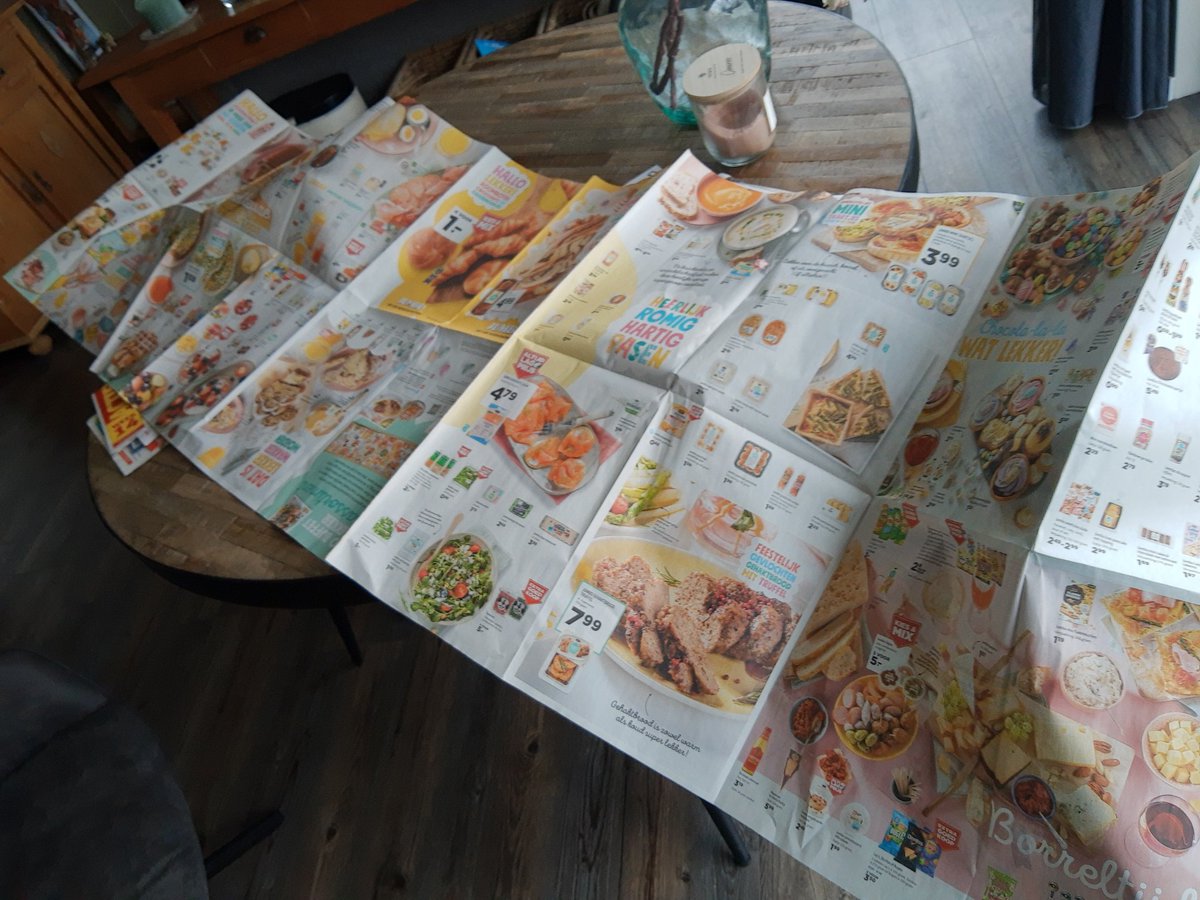 Hallo <a href="/JumboSupermarkt/">Jumbo Supermarkten</a>! Dit is de meest stompzinnige folder die ik ooit gezien heb. Ik heb geen telescopische armen van 2,5 meter!