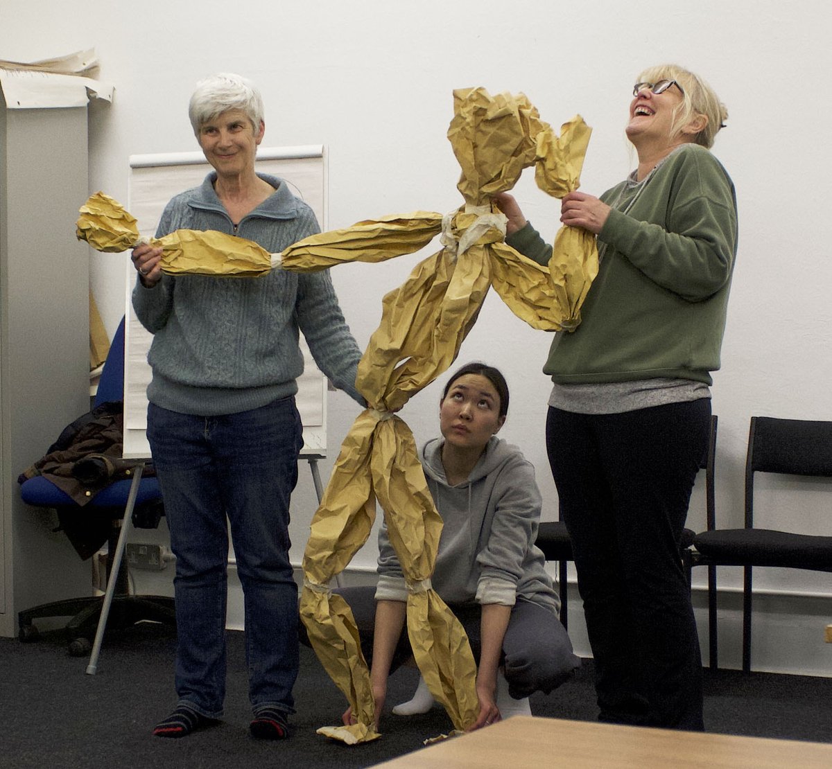 Unlock your creativity and craft! Using everyday objects and puppets made of paper, you will explore the core principles of puppetry and learn practical approaches of the basics and possibilities of puppetry in performance. Book your spot <a href="/morleycollege/">Morley College London</a> ! morleycollege.ac.uk/courses/course…