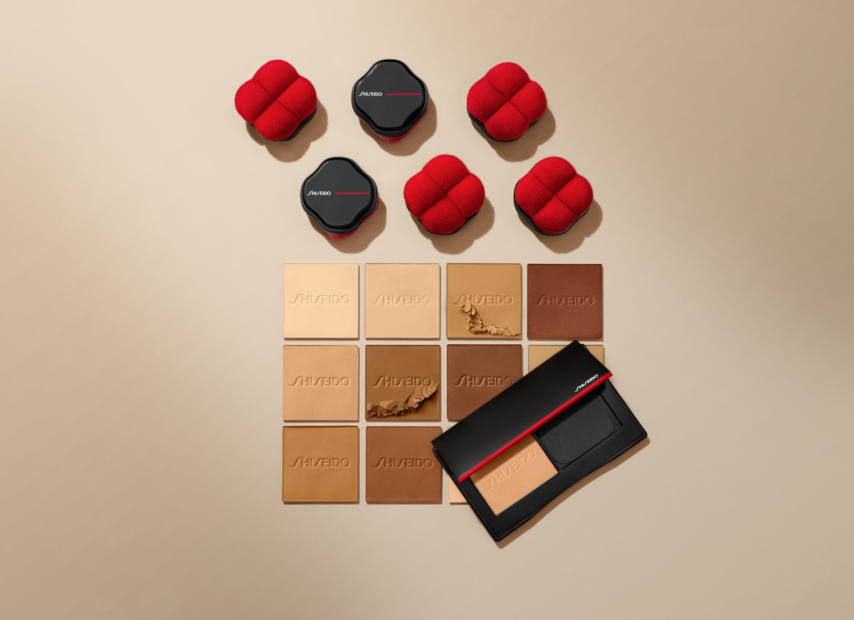 Synchro Skin Self-Refreshing Custom Finish Powder Foundation es un polvo cremoso que puedes aplicar en húmedo o en seco para un acabado personalizado y natural. bit.ly/3u97bev