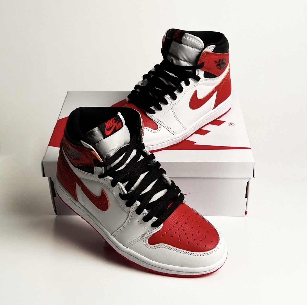 snkr_twitr's tweet photo. Jordan Retro 1 High OG ‘Heritage’ online raffle open via Slamjam

Enter -> https://t.co/R7b9jhH5BE

#AD https://t.co/RMEAg9fnO1