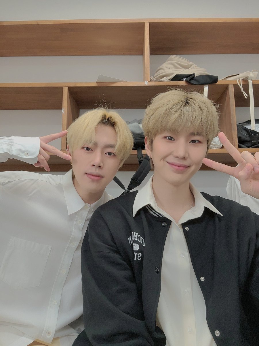 dna_enter's tweet photo. #greatguys #hwalchan #grace #활찬
오늘공연 끄읕 !!! 
오늘은 비가안오고 그레이스가 많이 오셔서 기분이 좋네용 ❤️
다들 고생했고 !! 좋은꿈 !!💟☺️ https://t.co/nUtRSydZIg