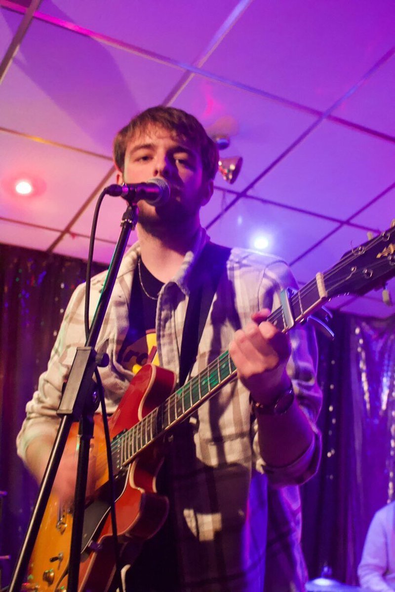 MoonManPR1's tweet photo. @Pacifica_bandcf had a great night at their recent gig supporting @CoachesBand in Abergavenny 🏴󠁧󠁢󠁷󠁬󠁳󠁿 Images by Coaches’ band member Jim! ⚡️ Check out @Pacifica_bandcf debut EP ‘Orchard Drive’ OUT NOW 🍎 Link in band bio https://t.co/diNy39jIzk