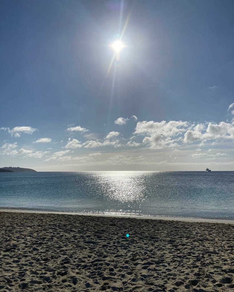 thelandreader's tweet photo. Post-swim beach breakfast ahead of a day teaching @falmouthuni @iop_falmouth
#goodstarttotheday #cornwall #beachbreakfast https://t.co/LaBN1U9SF6 https://t.co/Pk1HB3MzMl