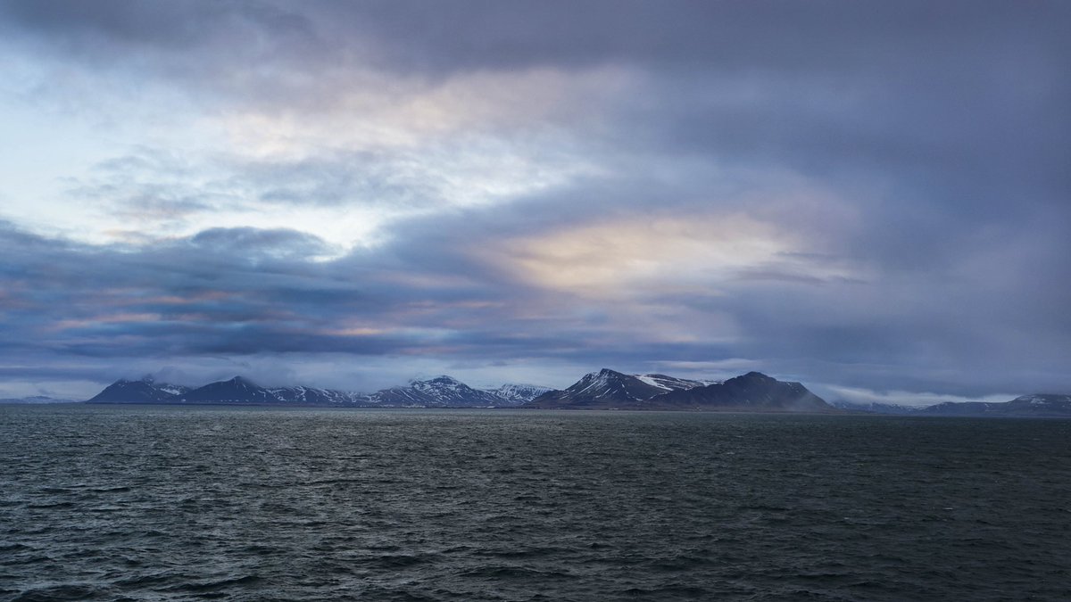 HMSPWLS's tweet photo. Such amazing scenery for our entry into #Reykjavik https://t.co/g71bGpJ9kE