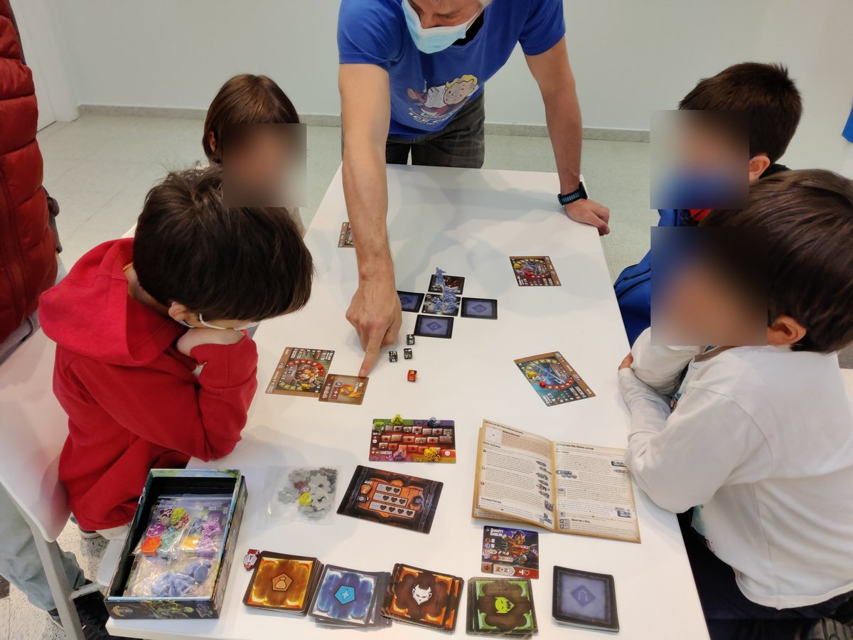 Galukasociacion's tweet photo. #TinyEpicDungeons, #LocknRoll, #Desmelenados, #ZombieTeenzEvolution, #24H, #Catan, #SlideQuest. https://t.co/9yx8rpaPow