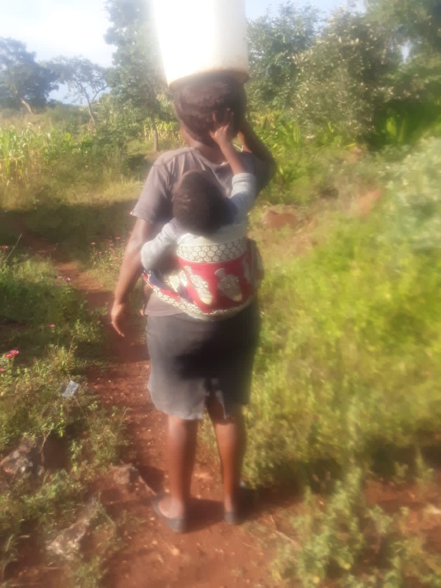 WmensProsperity's tweet photo. As family caregivers, rural women travel more than 2km to fetch drinking water from unprotected wells while some fetch from the river. These are negative impacts of #corruption. Borehole programs must benefit #grassrootwomen.
@WCOZIMBABWE 
@EJFWZim 
@TIZim_info 
@mucha_mundopa https://t.co/48vpLJUPMl