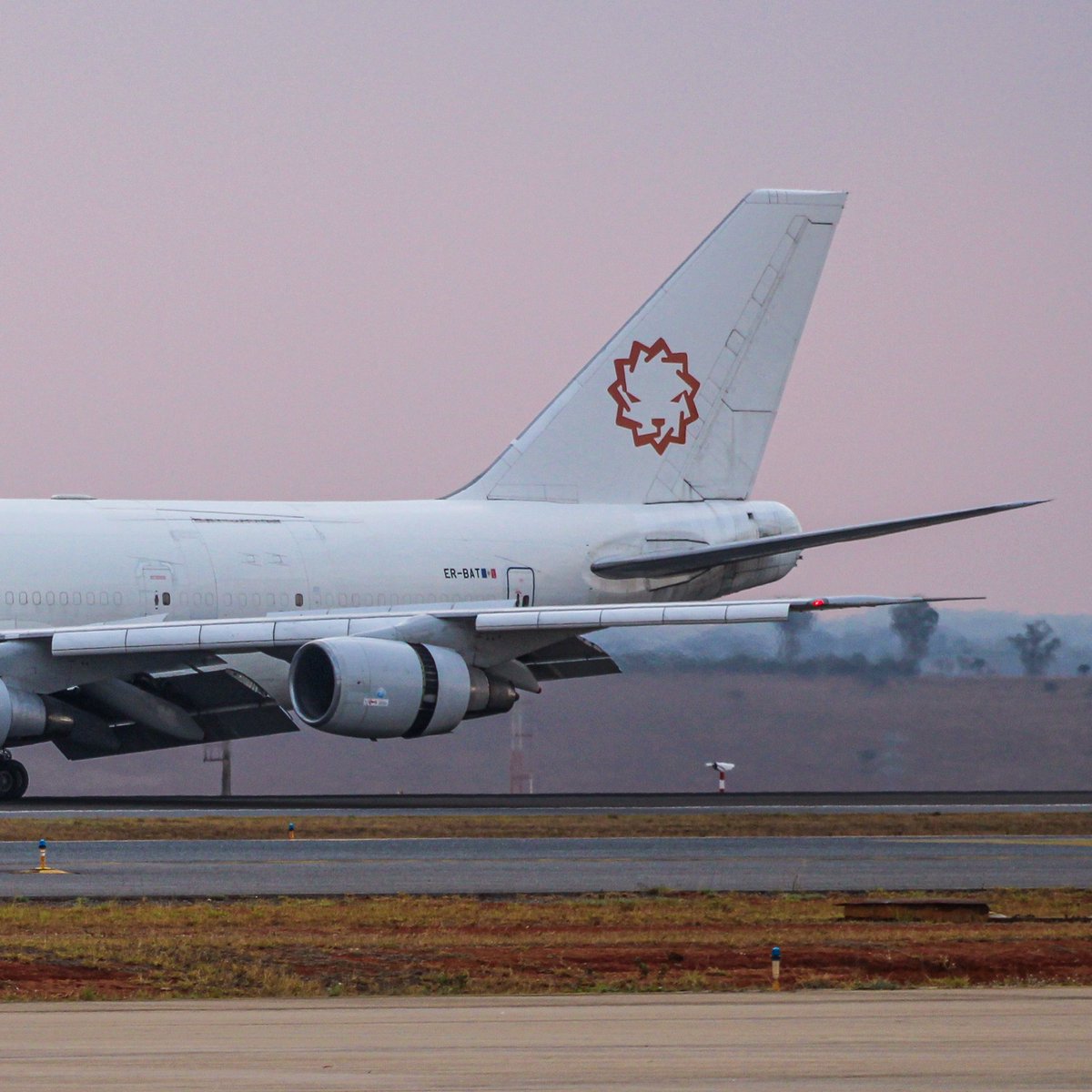cnfapproach's tweet photo. ✈ @Boeing 747-281B (SF)
🆔️ ER-BAT
🇲🇩 FlyPro Cargo
🌎 SBCF / CNF 
.
🔀 Siga-nos no Facebook, Instagram e Twitter: @ cnf.approach
.
.
#boeing #b747 #boeing747 #flyprocargo #flypro #cnfapproach #avgeek #sbcf https://t.co/y7me7AHZ01