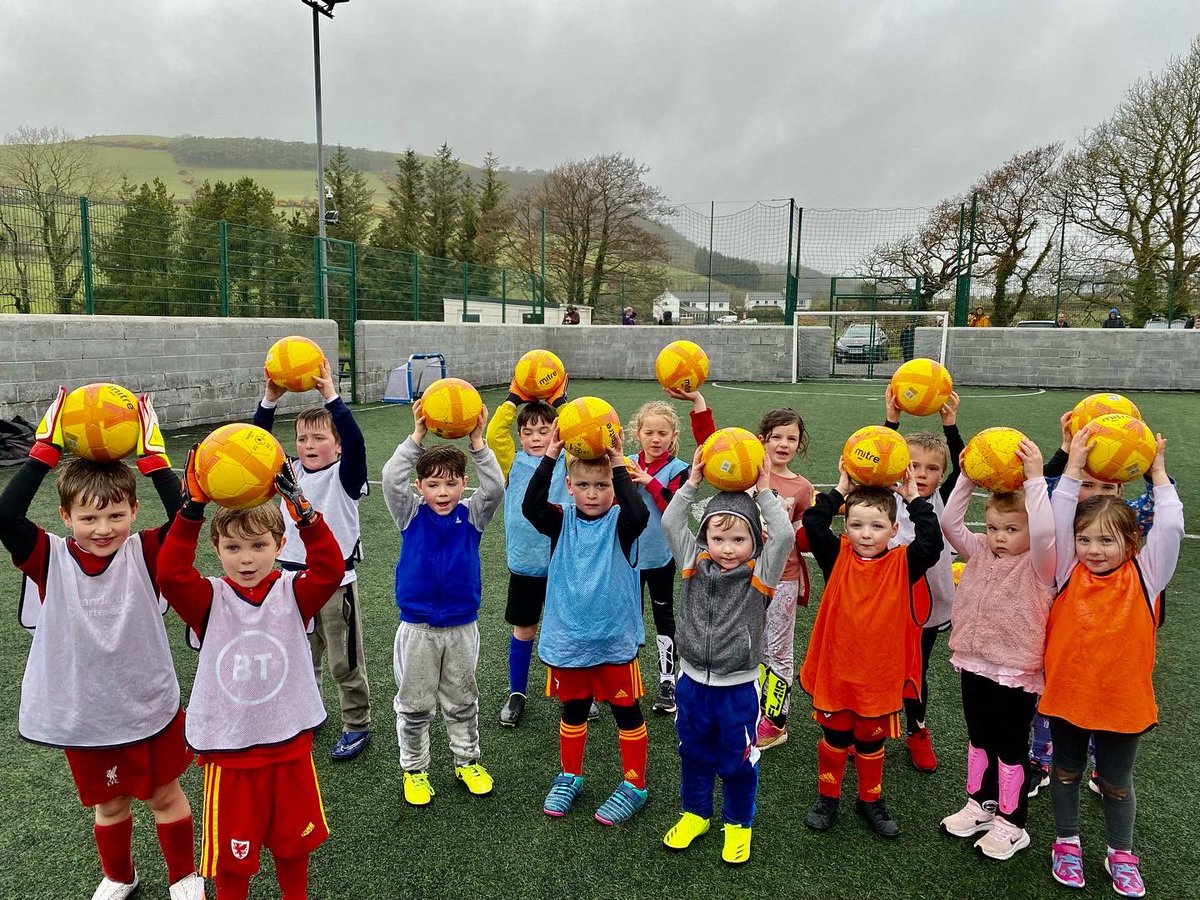 BmoCoaching's tweet photo. MONDAY BEARS π»β½οΈ
Our final session of the block for our Monday Bears in @BowStreetFC yesterday. That means we spend most of the session in matches! π₯
Da iawn Seren - Player of the session & Bobi - Bear of the Block! π
Certificates will be sent to your schools π«
#bmobears https://t.co/HDQH3pTihw