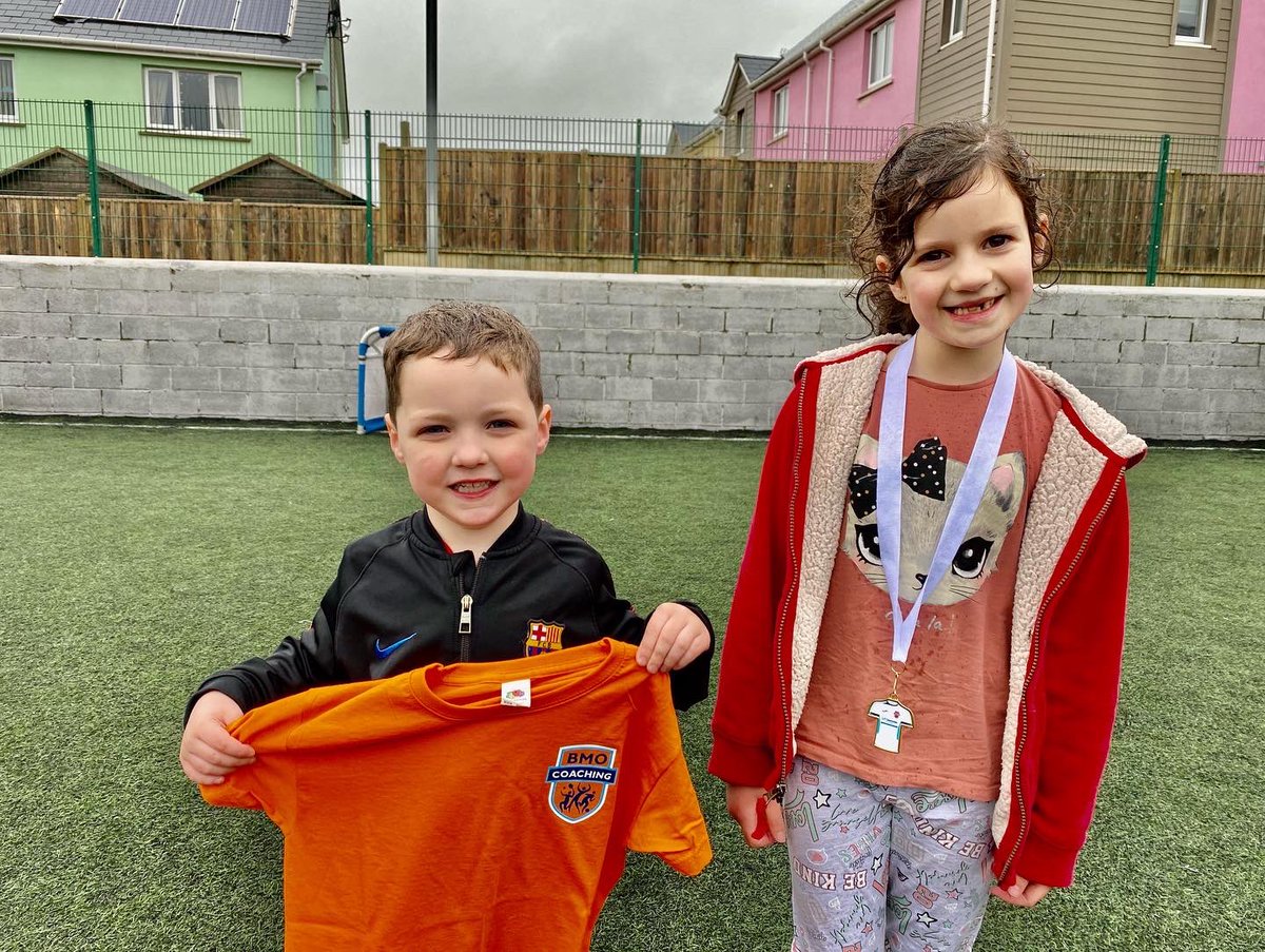 MONDAY BEARS 🐻⚽️

Our final session of the block for our Monday Bears in <a href="/BowStreetFC/">Bow Street FC</a> yesterday. That means we spend most of the session in matches! 💥

Da iawn Seren - Player of the session &amp; Bobi - Bear of the Block! 🌟

Certificates will be sent to your schools 🏫 

#bmobears