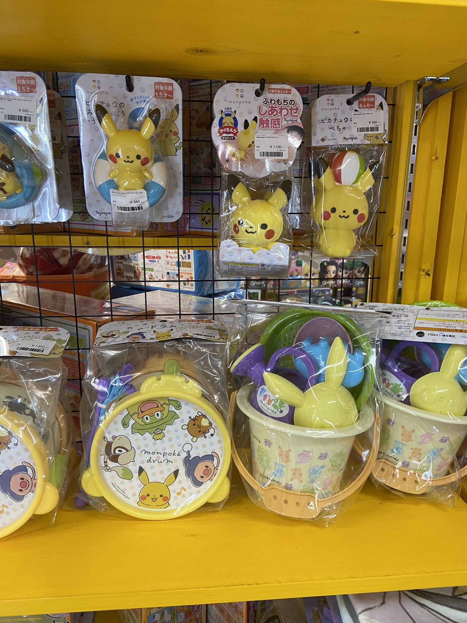 万代札幌手稲店おもちゃコーナー 可愛いポケモングッズ入荷してます 雪も溶けてもうすぐ公園遊びできちゃいますね 公園に持って行きたい砂場セット可愛いです 万代手稲 ポケモンギター ポケモンお風呂セット T Co Wiwdt2n1v7 Twitter
