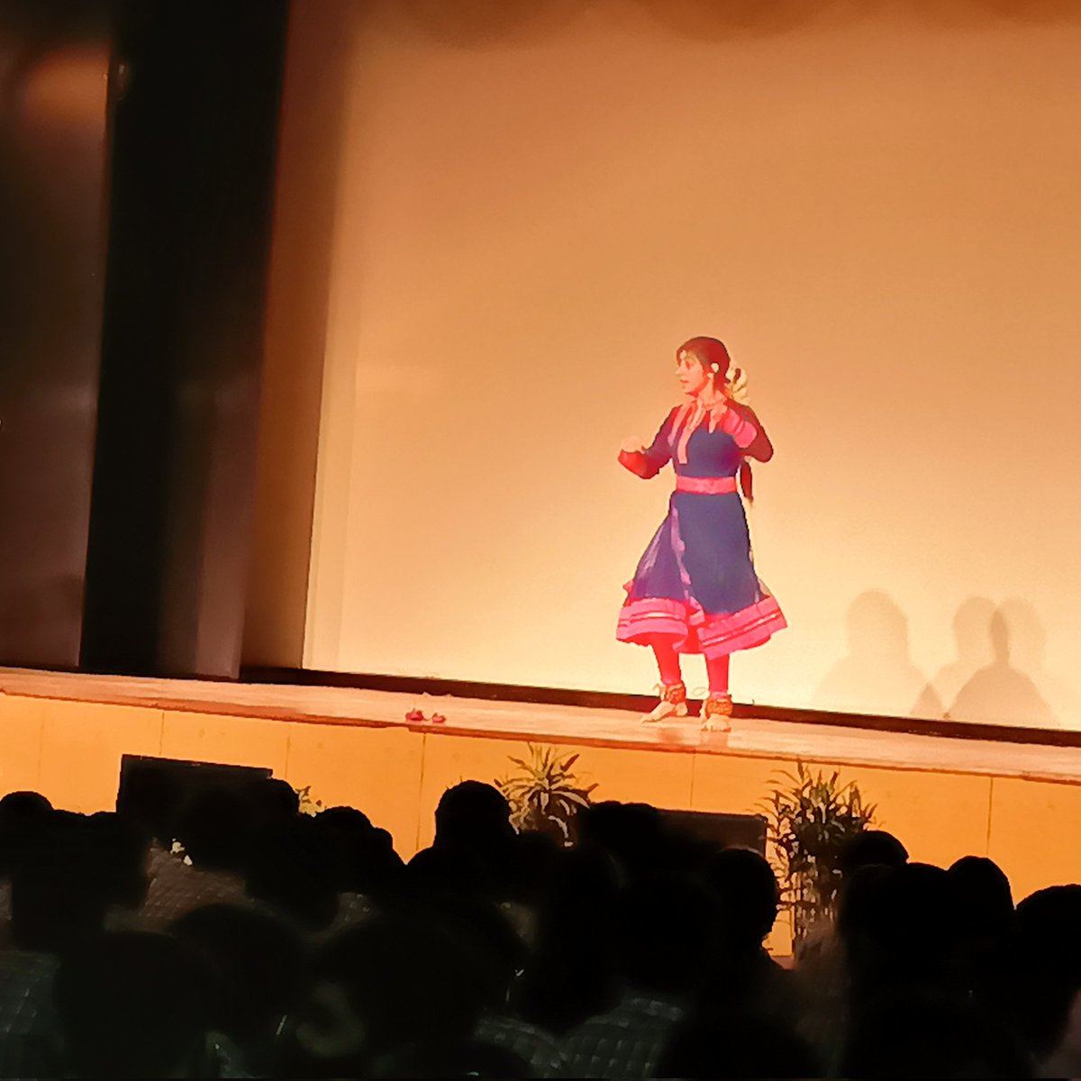 kchawla004's tweet photo. And we're back! New books, new reviews, New Friday Fives, funnier jokes, random pranks and giveaways. Thank you for bringing back life in campus. Missed energy, laughter nd fun. @pntduggal @y_sanjay @ashokkp @MuktaSh14821864 @kandhari_ekta @RashmiJ99932149 @kusha894  @pankajc71 https://t.co/UIomhkxg0x