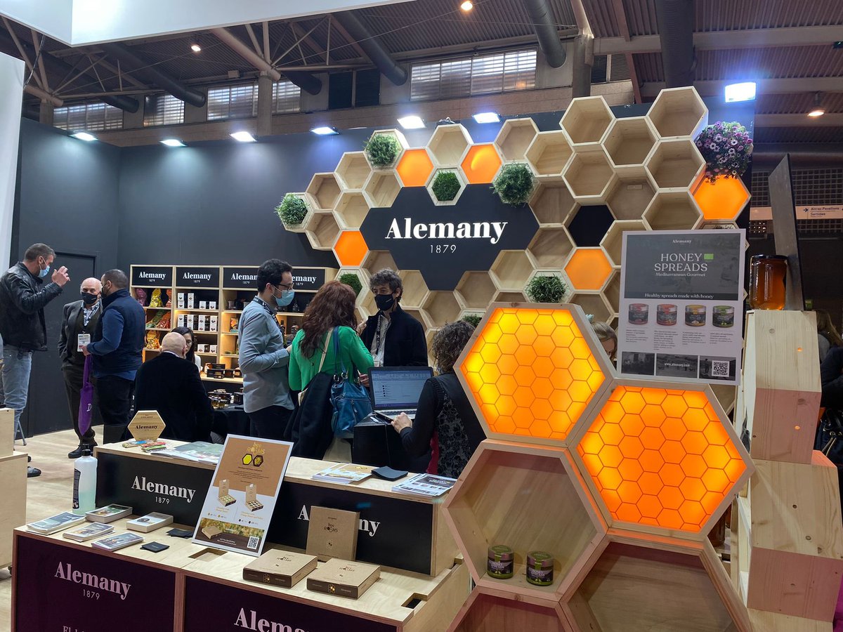 alemany1879's tweet photo. 📣 Segon dia de fira @AlimentariaBCN 🔛 

Visita'ns fins al 7 d'abril 📅 al Pavelló 2, Estand 251, Línia E.

#UniversAlemany, #ArtCulturaHumanitat 🖤 https://t.co/XNQzYndvF9