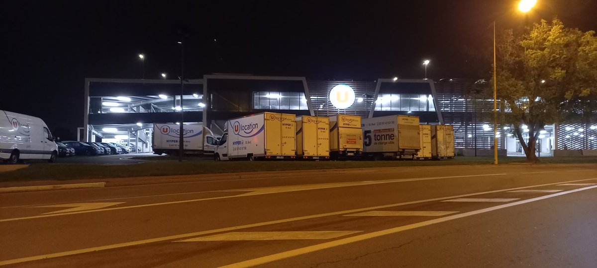 6h30 ce matin (hier idem).
@ULesCommercants éclaire un parking vide #économieénergie #entreprisecitoyenne !
Se battre pour le pouvoir d'achat ce n'est pas seulement étrangler ses fournisseurs de produits agricoles en refusant les hausses !
#baisserlescharges
@ChLambert_FNSEA