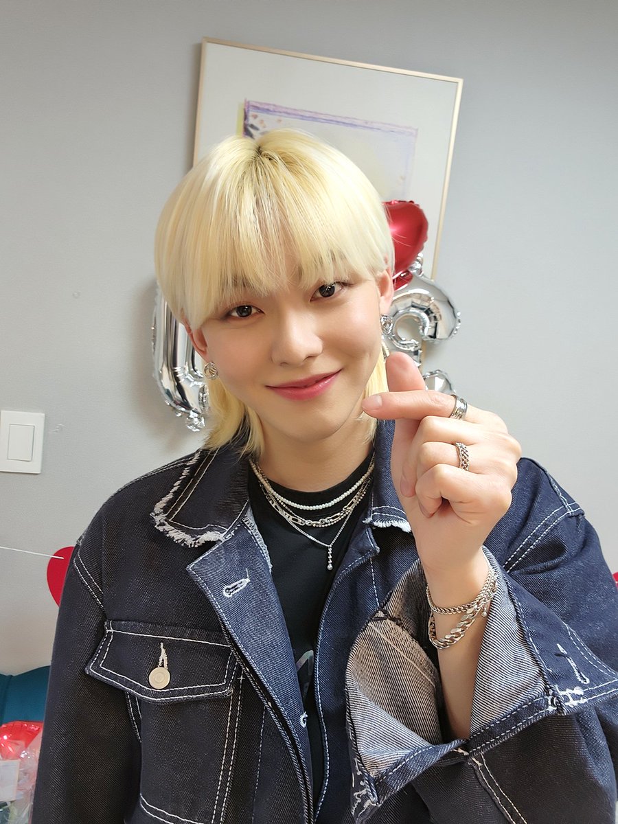 [🎁]  솔로 데뷔 300일 기념 V LIVE #Behind

#솔로데뷔 #300일_기념
#우진영 #WOOJINYOUNG 
#UNBELIEVABLE