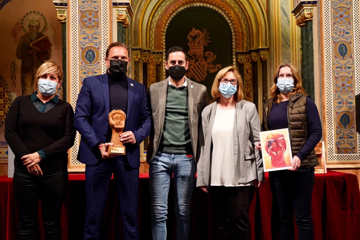 fvmpendirecto's tweet photo. Carlos Fernández Bielsa, Vicepresident de la Diputació de València entrega el guardó “Gestió de projectes europeus” a l'alcalde de Silla, Vicente Zaragozá. #PremisFVMPBonGovern https://t.co/cHqE0gnrSy