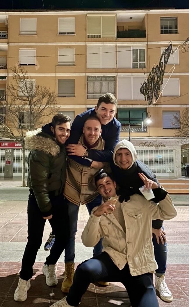 joseluuiis11's tweet photo. Esto és felicitat 😍🧡 https://t.co/xvgETR0SaS