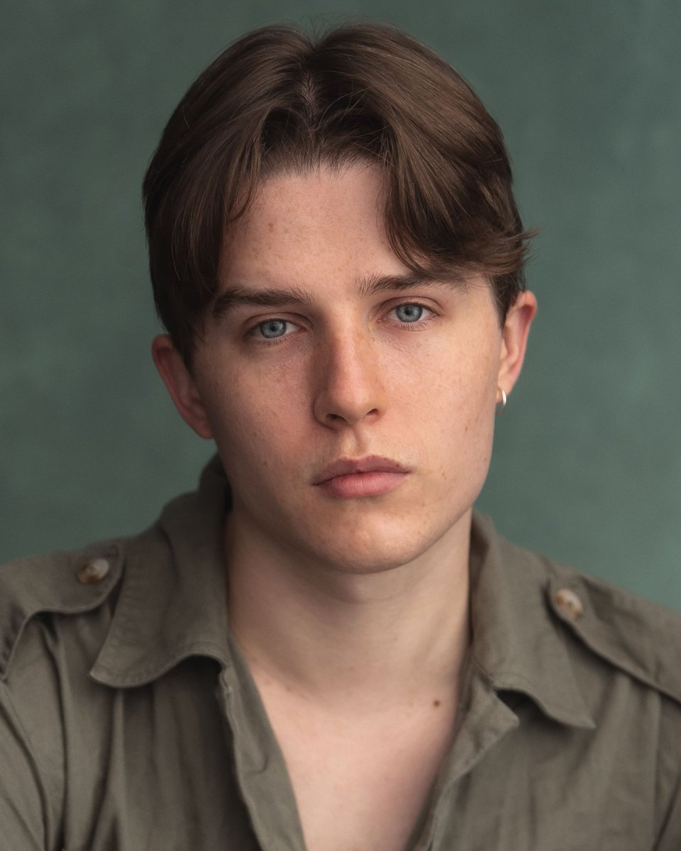 🚨🧵Thread of ALRA SOUTH 2022 headshots and spotlights🚨⬇️ Starting with myself! Hello all, my name is <a href="/InigoRobertson/">Inigo Robertson</a> and I run this page! spotlight.com/9733-6726-8959 I am represented by the wonderful <a href="/agencyirvingst/">Irving St Management</a> ! Scroll for the rest of my beautiful cohort! ⬇️ PLS RT and share!