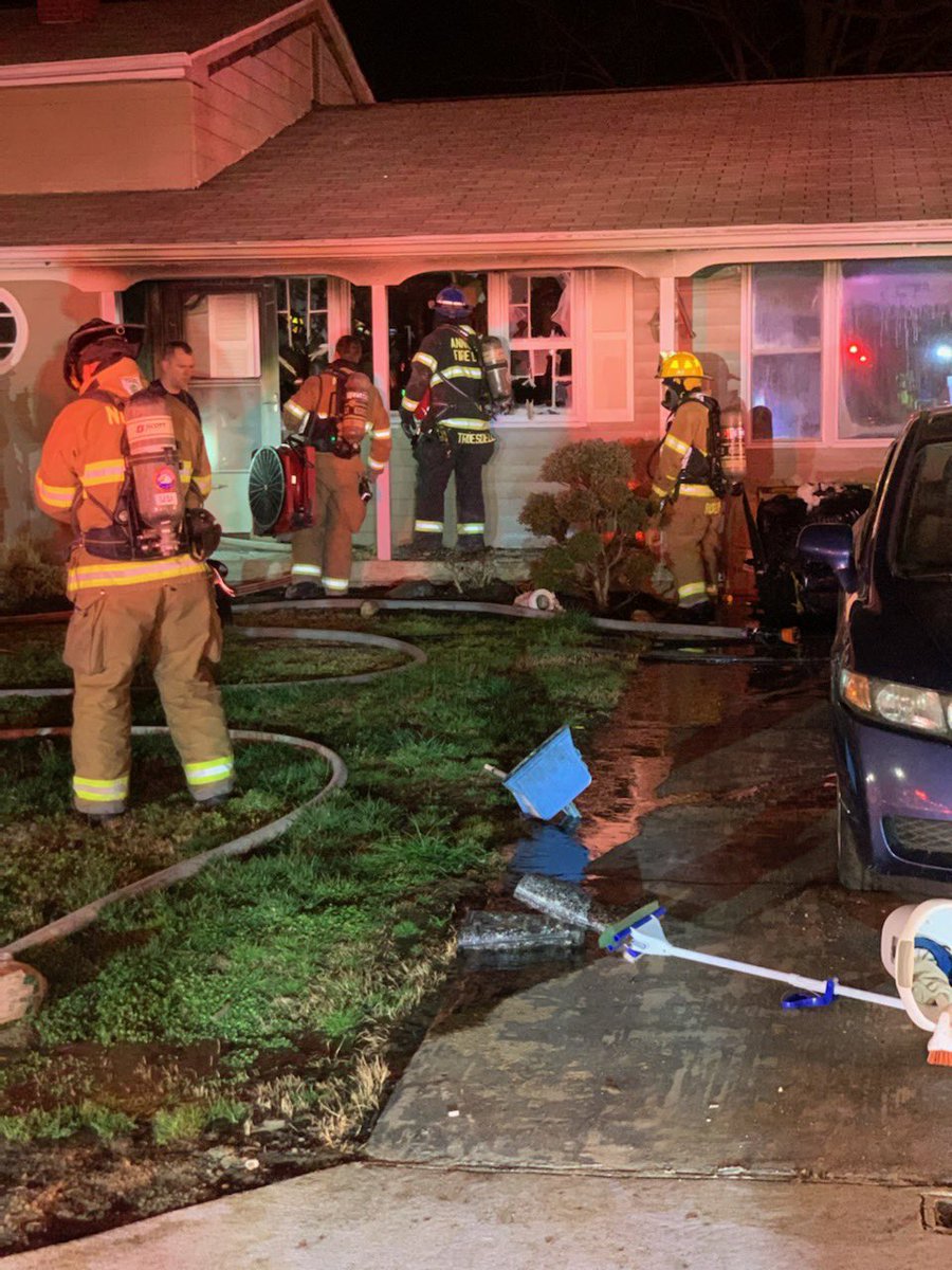 Truesi6767's tweet photo. @AnnapolisFire RS38, MU39 &amp; BC35 operated on this house fire in the unit block of Roe Ln in the Arnold section of AACo. @Local1563 E17 arrived to find a 2 story Type V split level with fire showing. RS38 had search, BC35 had Division 2. @makinthepush @iaff1926 https://t.co/jzV7bok4XK