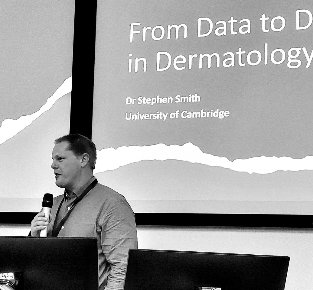 I was delighted and honoured yesterday to receive the award for Early Career Researcher 2022 from the British Society for Investigative Dermatology at #bsid2022 in Newcastle. Thanks to @derm_scientist for organising such a great meeting!