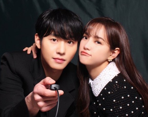 kdramatreats's tweet photo. Gonna miss my two POWER COUPLES 😩💛 https://t.co/cqrWd0jSxw