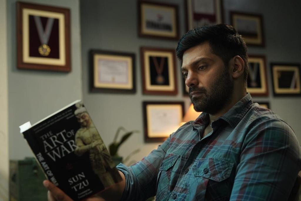 onlykodanki's tweet photo. Calm before the storm @arya_offl #Captain
#CaptainFirstLook @ShaktiRajan @SimranbaggaOffc @AishuLekshmi @immancomposer @madhankarky @tkishore555 @NxgenMedia @gopiprasannaa @DoneChannel1 @ThinkStudiosInd @thinkmusicindia #TheShowPeople https://t.co/NKlUSZdEvS