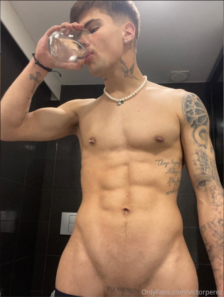 BoysLnative's tweet photo. Victor Perez, He's such a stud! https://t.co/lvOLDVObtz