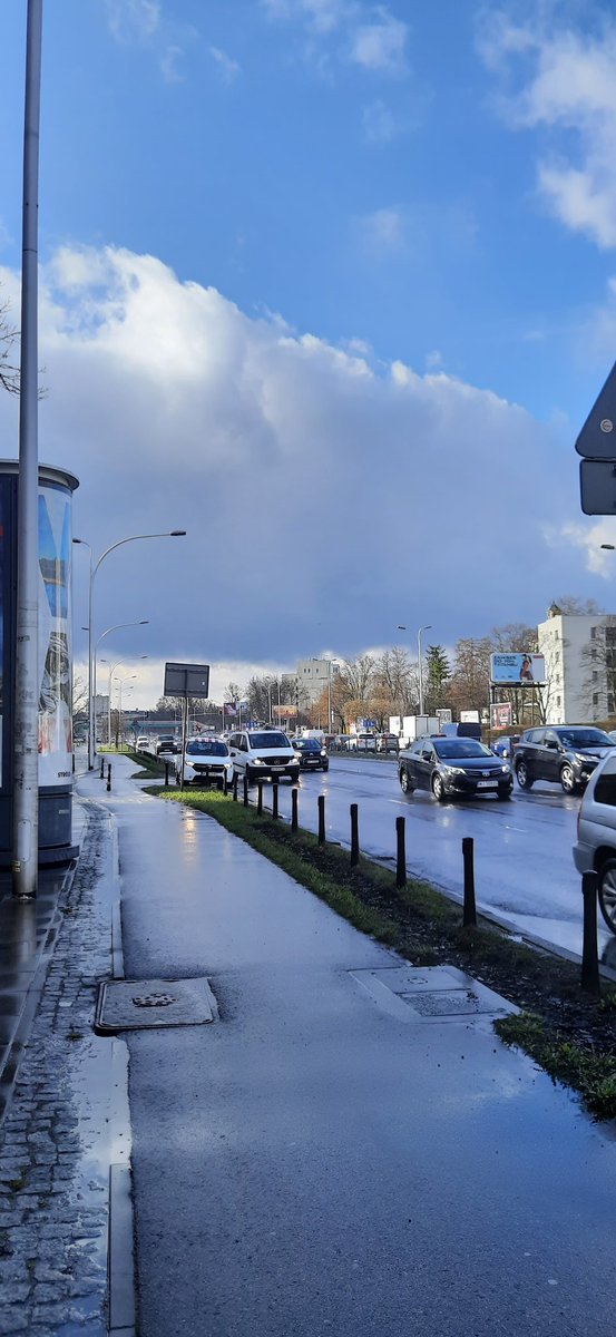 MarthaBkh's tweet photo. хмари вже трохи розступились і проглядається сонце, але вся ця атмосфера все ще нагадує про себе. https://t.co/A8xqkAro1z