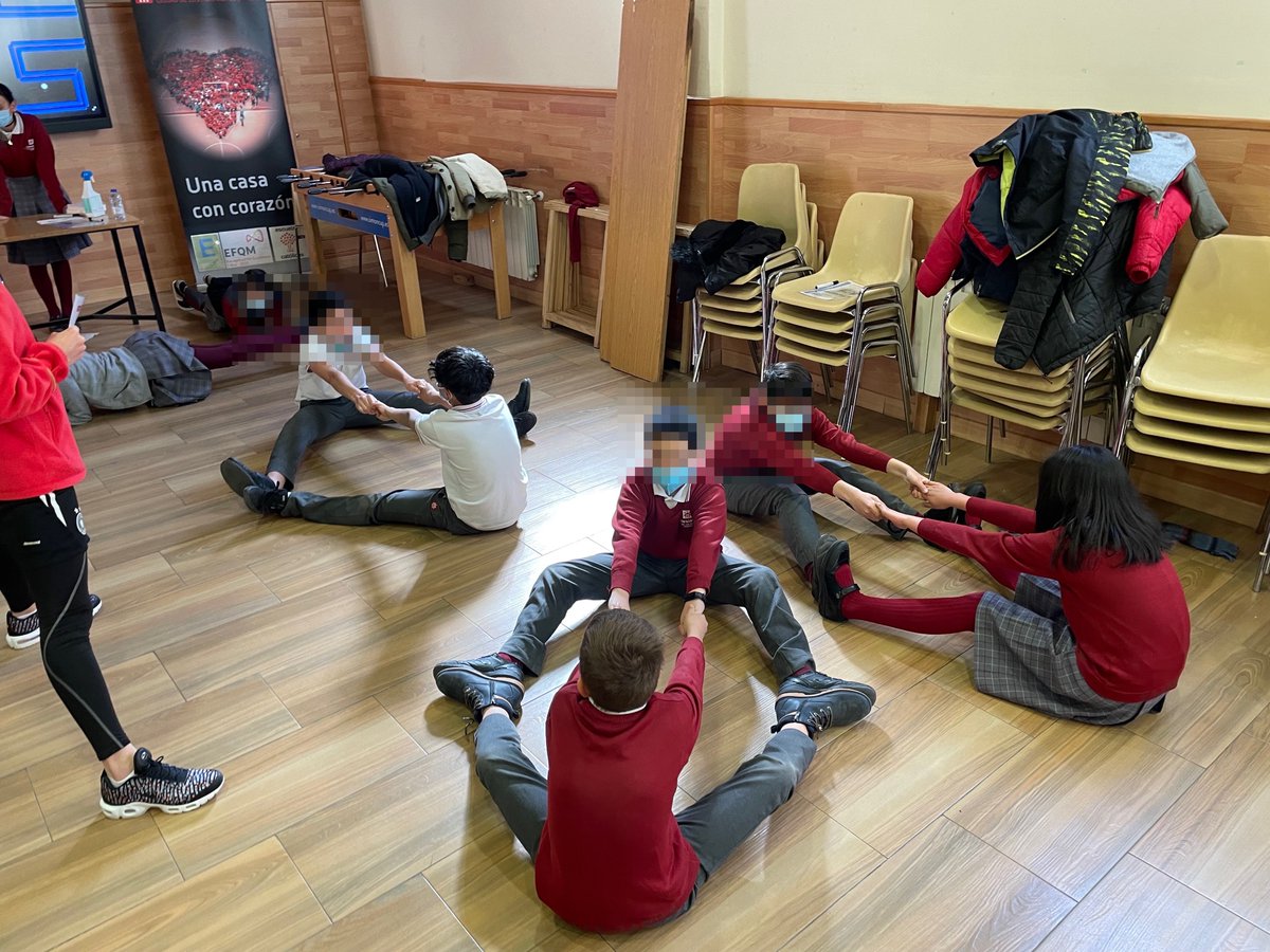ciudaddelosmuch's tweet photo. Apasionados por la vida sana en 5º de #Primaria con #fmapfre #apasionadosxlavida #serdelacitymola @salesianosssm https://t.co/4CjTNKmBo7