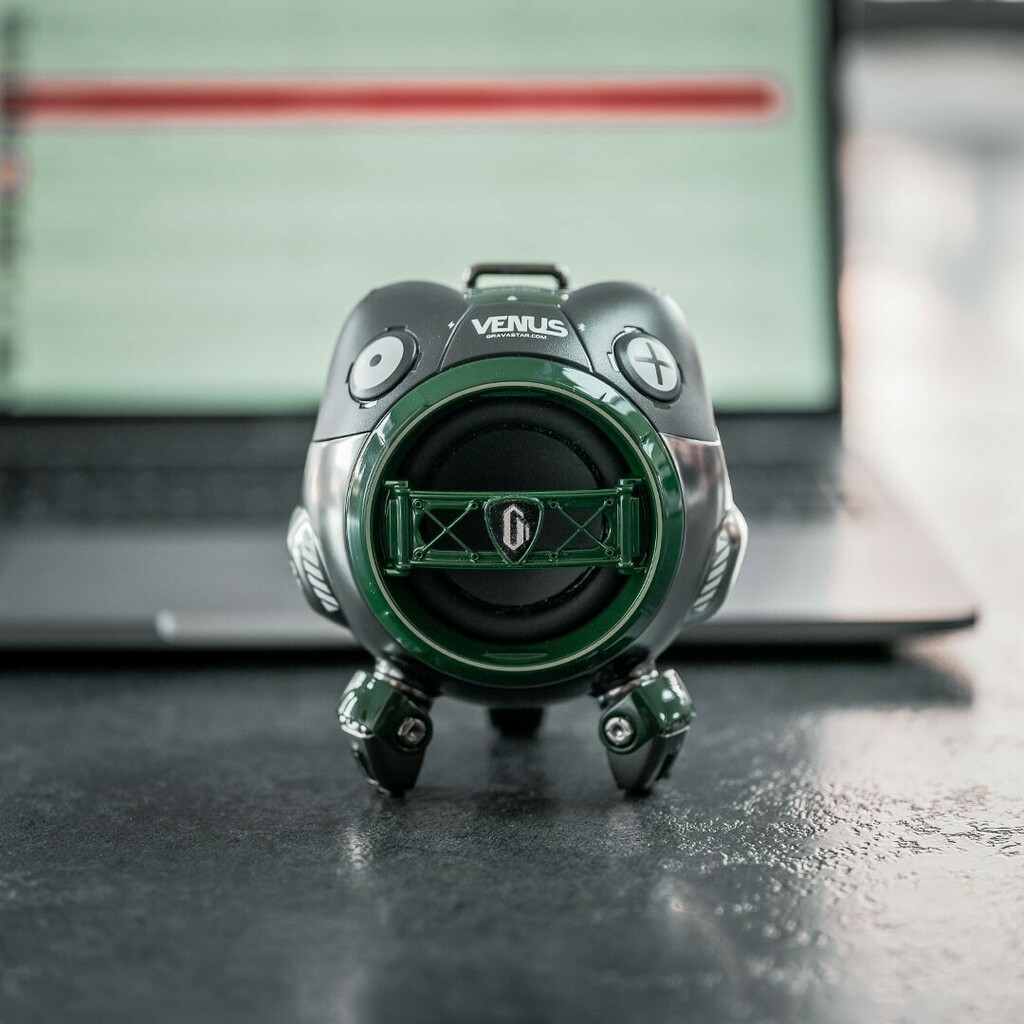 GravaStar_'s tweet photo. The true tone display make your working vibe levitate. Link in bio. 👨💻
📸: @adrien_w_iphone
.
.
.
.
#gravastar #gravastarvenus #cyberpunk #scifi #gamer #videogamer #dailygadgets #techgadgets #gadgets #speakers #speakerlife #handheldgaming #laptop #tech … https://t.co/Tt3gIxD8Rk https://t.co/Wke49gzF6d